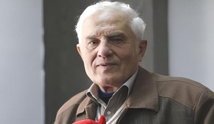 [点赞]1938年，一名外国婴儿在天津一家教会医院呱呱落地。亲生父母急着离开中