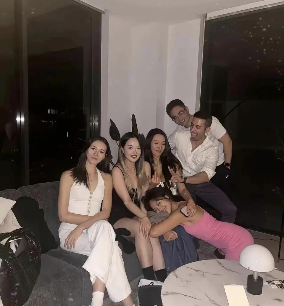 陪读妈妈急了？不，是“人设崩了”才慌了最近，几位加拿大陪读妈妈终于站出来“澄