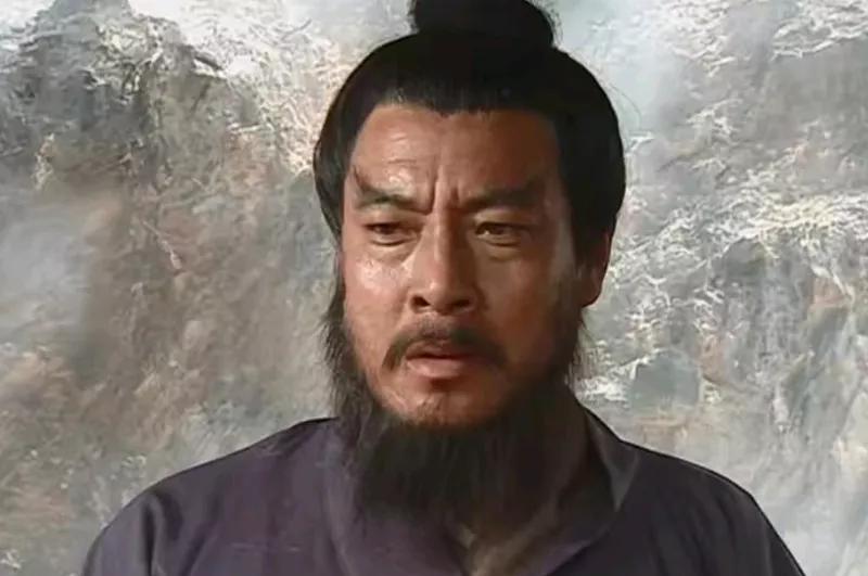 晁盖想把头把交椅传给谁？晁盖临终前，和宋江说，贤弟别怪我，谁擒住史文恭，谁就是