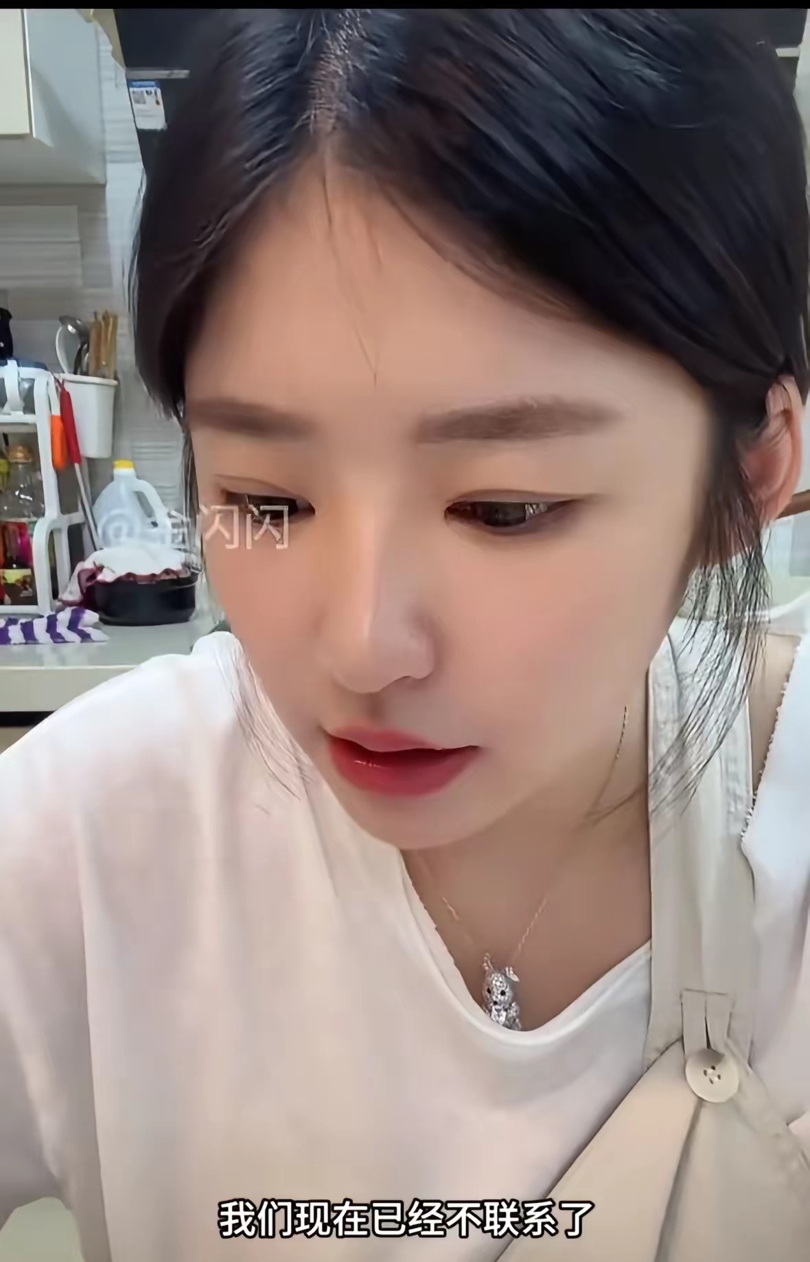 黄一鸣自曝被王思聪拉黑细节，网友热议其言行举止。谈及被拉黑原因时，她直言因发布视