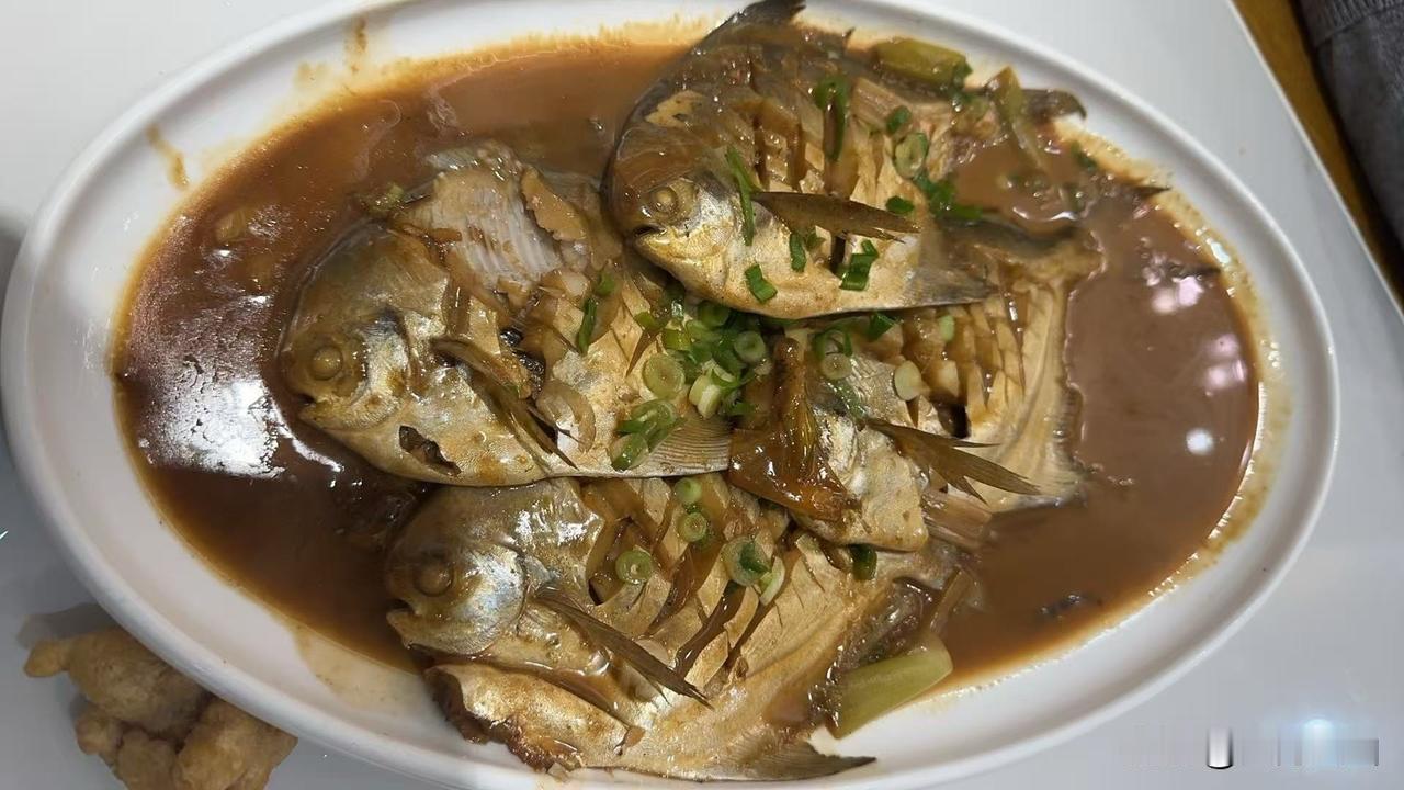 自嫁过来，她与婆婆总隔着层雾似的隔阂。婆婆嫌她南方人娇气，吃不得粗粝，她怨婆婆不