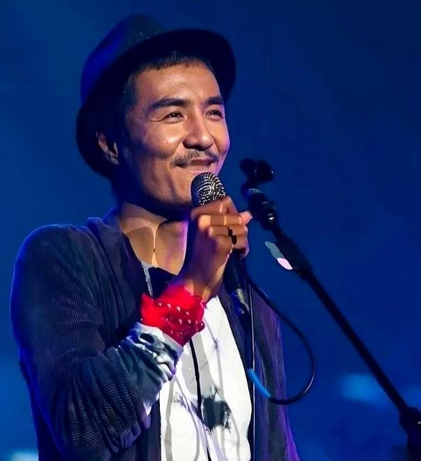 他爸是搞航天科学的，他妈是国内第一代计算机专家。结果俩人捣鼓了一辈子精密仪器和代