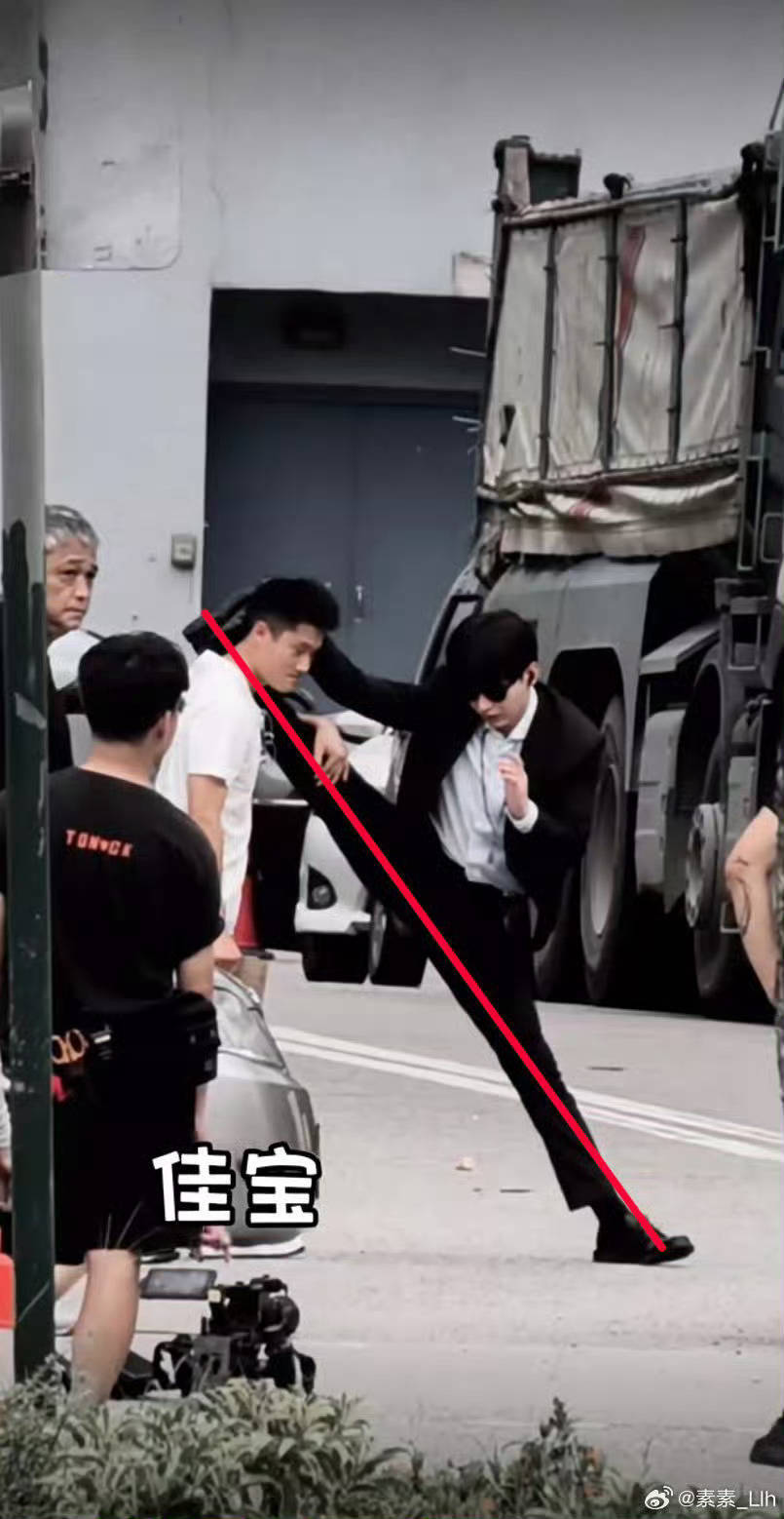 优酷招商大剧片单被《狩谎》的路透吸引了，成毅不仅身材好气质好，打戏功力也是十足