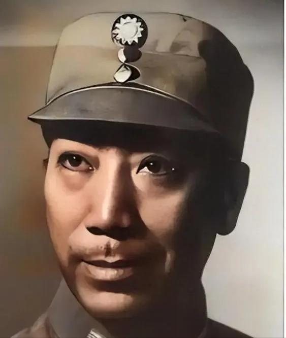 一直以为戴笠是军统局的局长，结果其实他只是副局长，而且还只是少将军衔。这事搁现在