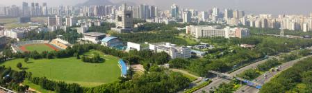 我想跟你聊一所特别的大学。它的标签很矛盾——“双非”，但分数线比很多211还高；