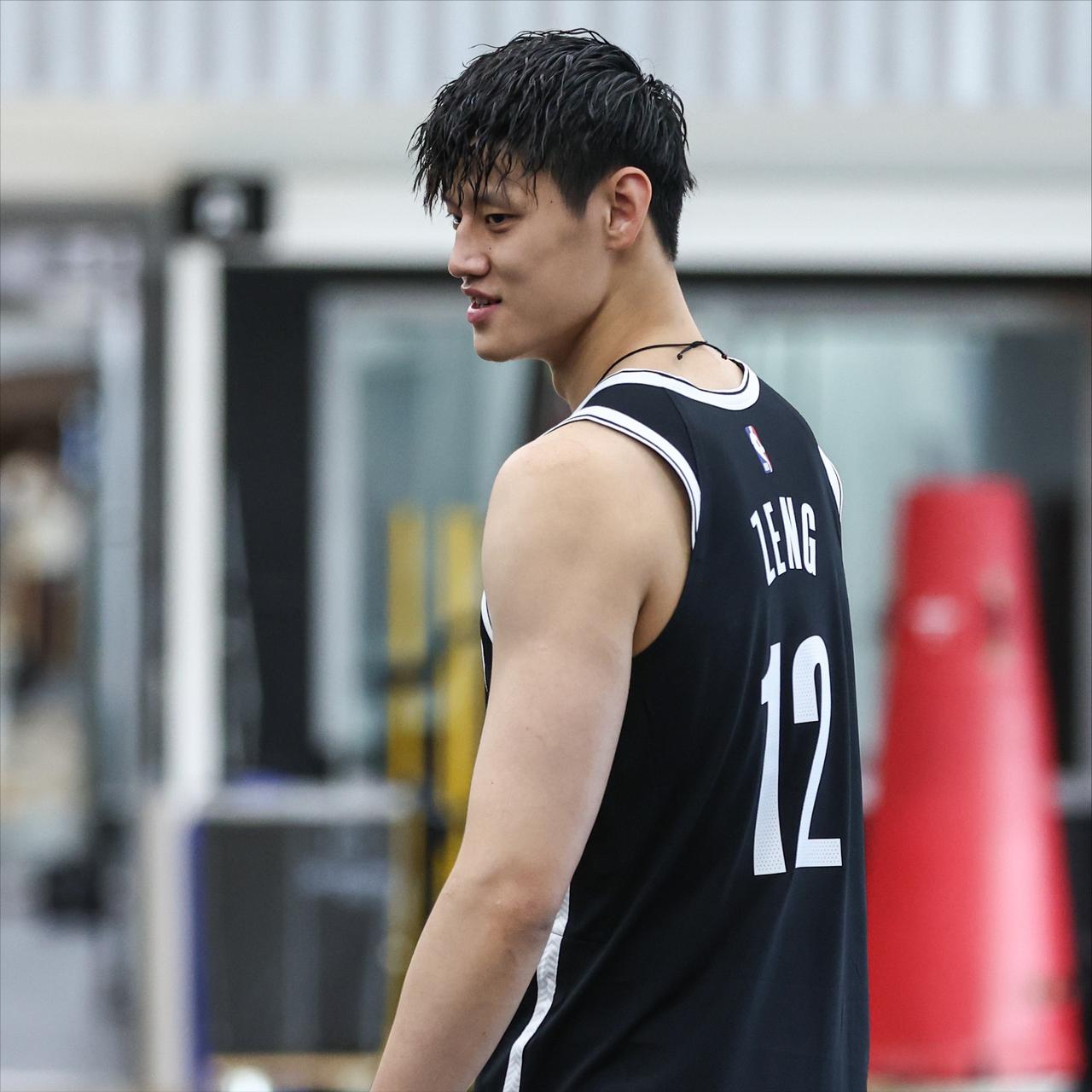 NBA中国赛第二场，曾凡博被DNP了！在签下这份合同的时候，很多人都觉得是中