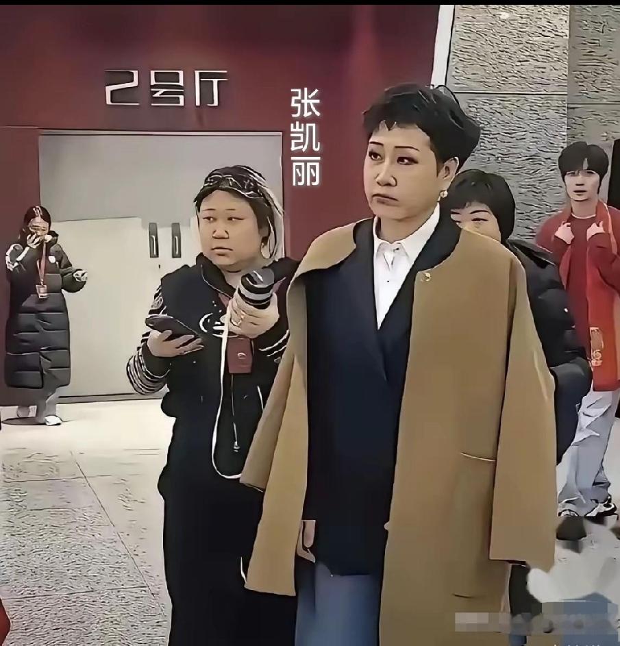 怪不得育良书记不喜欢吴老师，这反差也太大了！