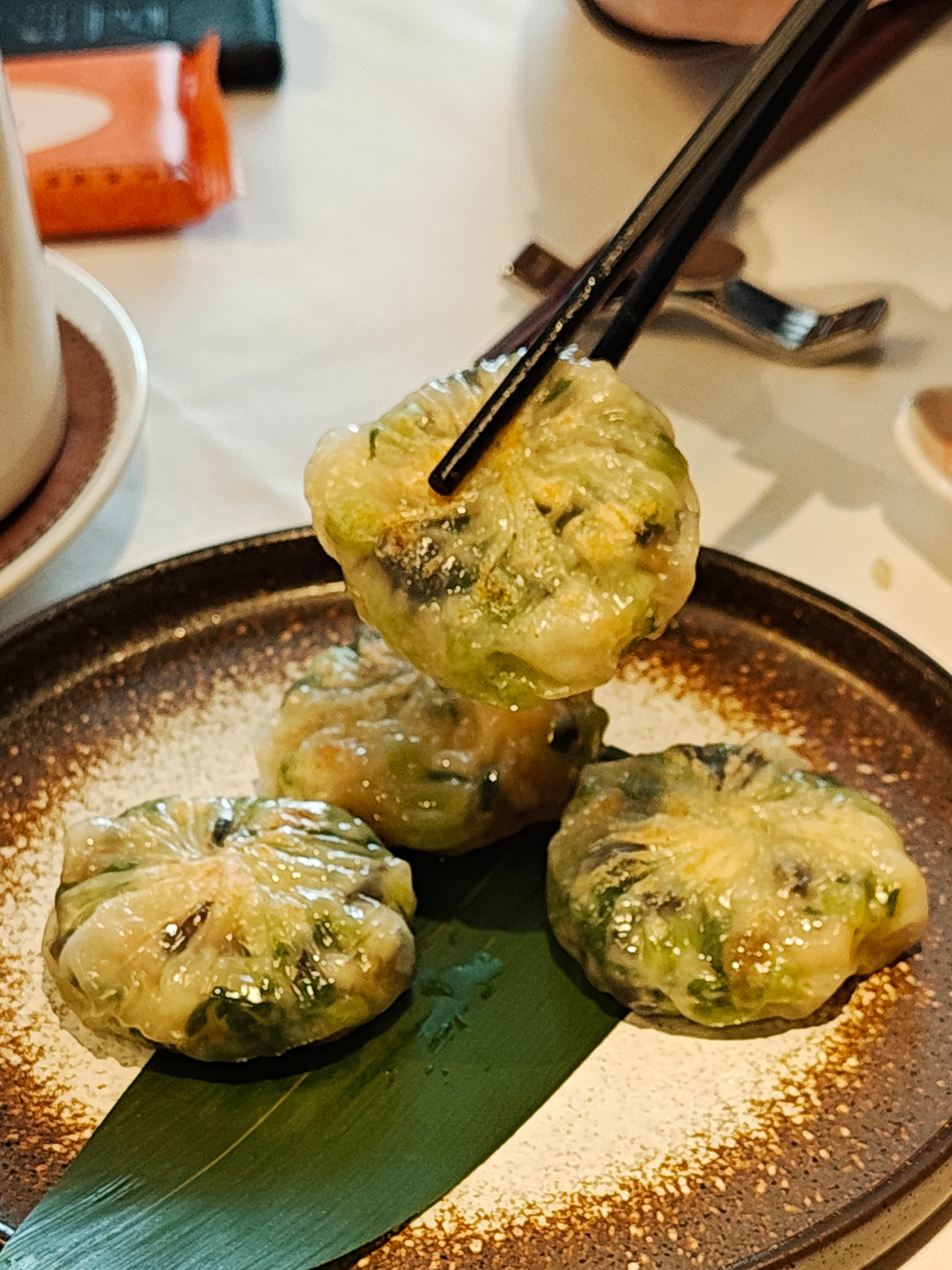 美食探店r5探店悅景的早茶出品是真不错，就是排队有点久。​​​