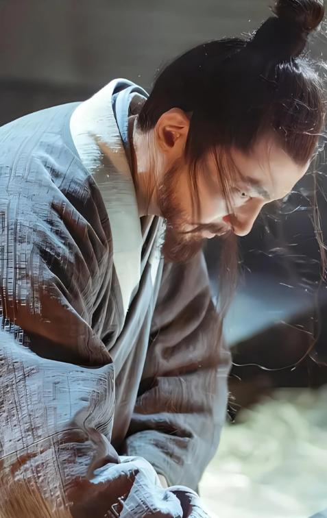 1457年，于谦被斩，锦衣卫前去抄家，竟一无所获，正在垂头丧气之际，突然发现一间