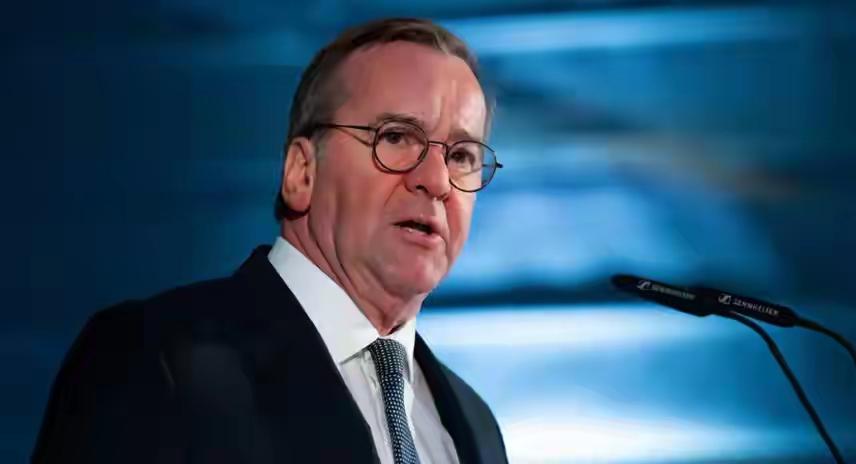 【执迷不悟】当地时间11月14日，德国国防部长鲍里斯·皮斯托里乌斯宣布，德国将