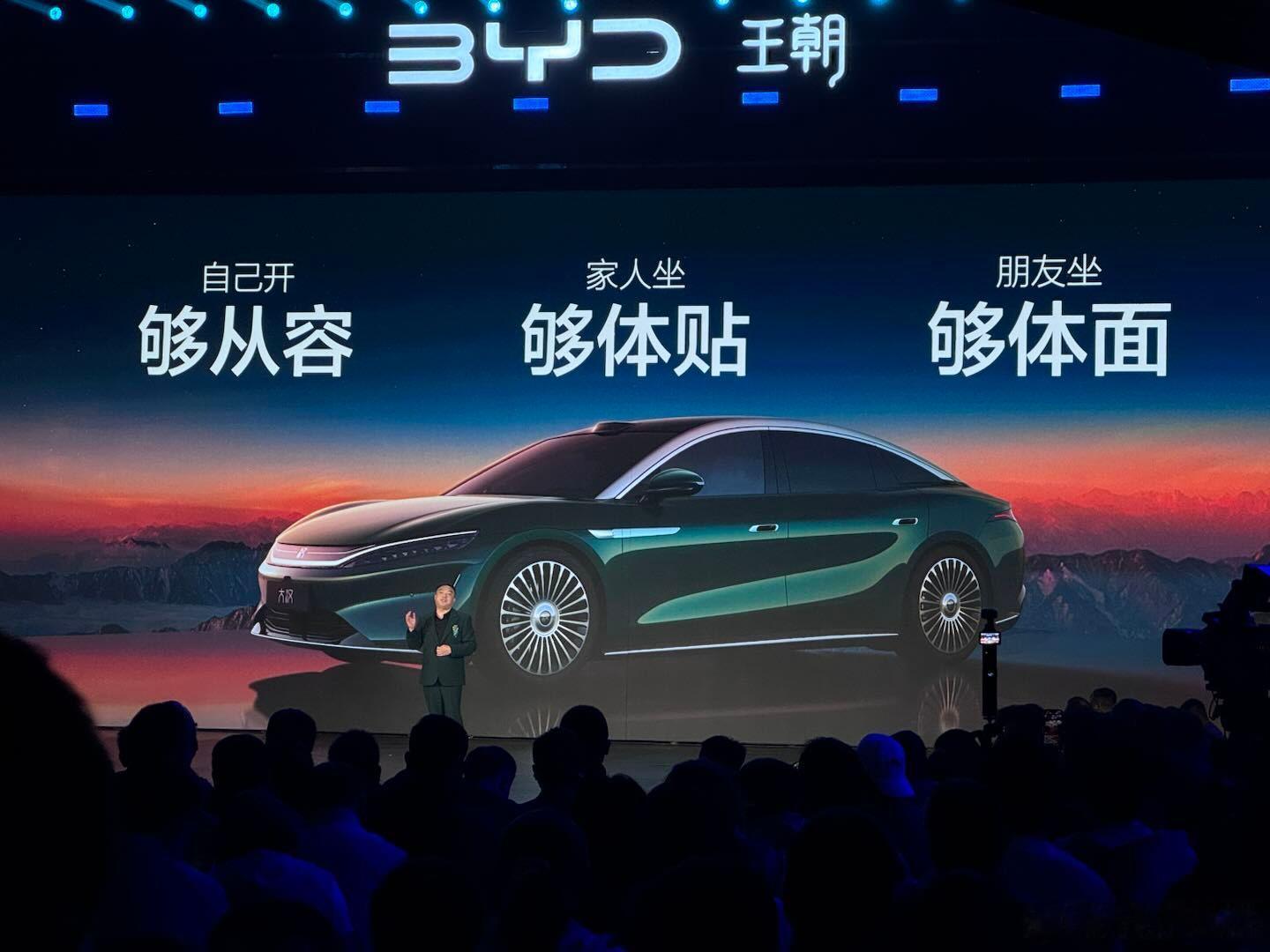大汉EV给出的价格是23.59万—27.59万元。预算还在二十多万，但车长已经到