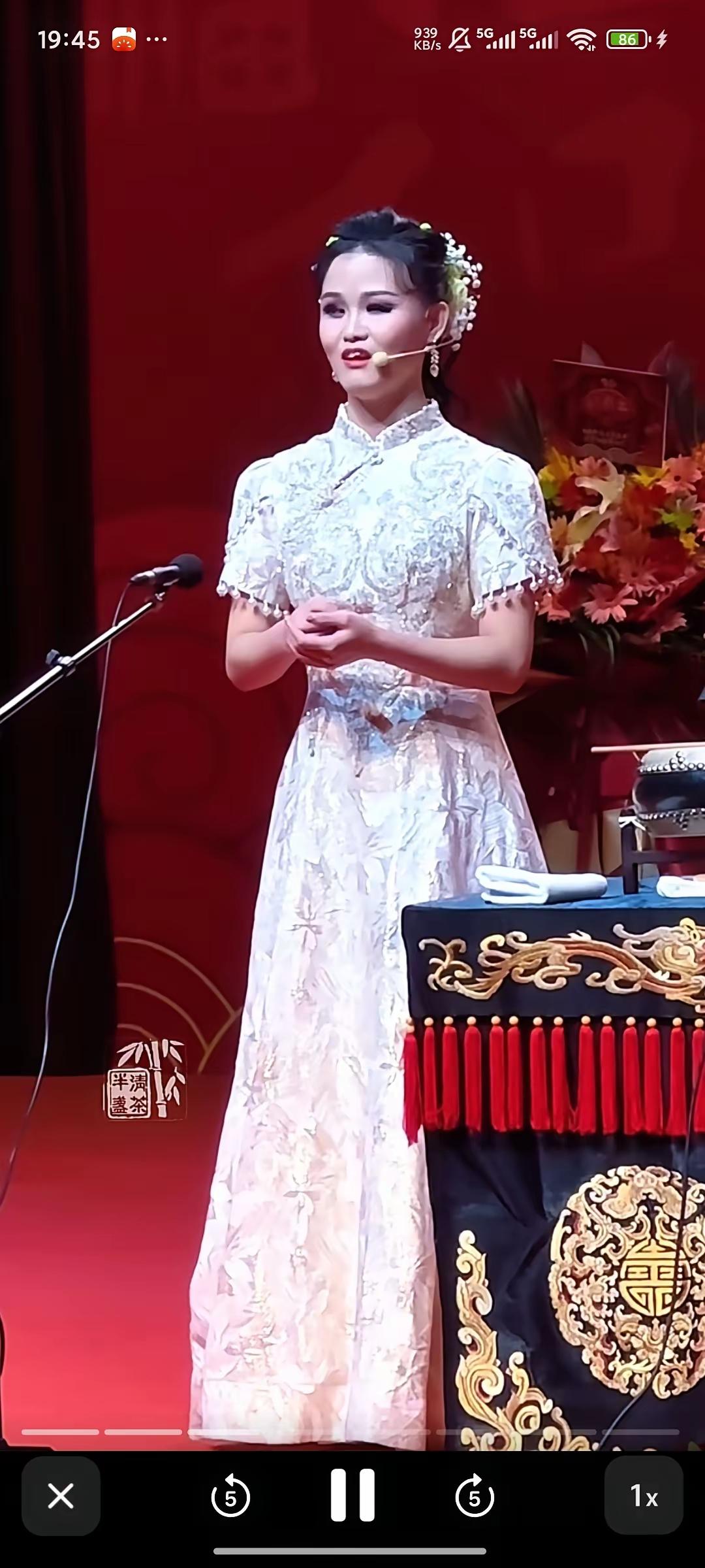 没有对比就不知道差距最近郭德纲遇到了两件事:一件事，又让黑粉们举报了，被西城文