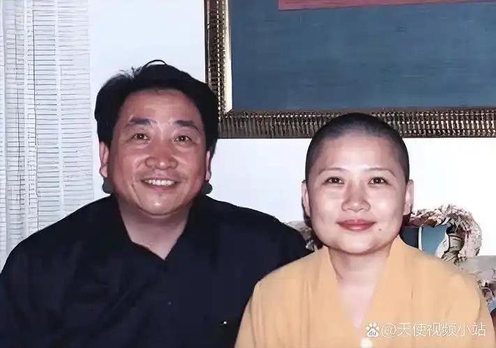 2000年，姜昆在国外偶然碰到出家的李娜，他忍不住好奇：“你到底为什么出家？”没