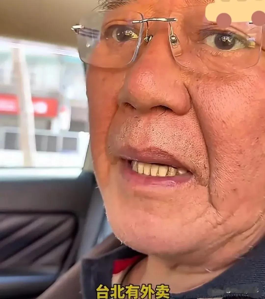 李立群，真实吐槽！3月12日晚，73岁的资深演员李立群又在视频里和粉丝唠家