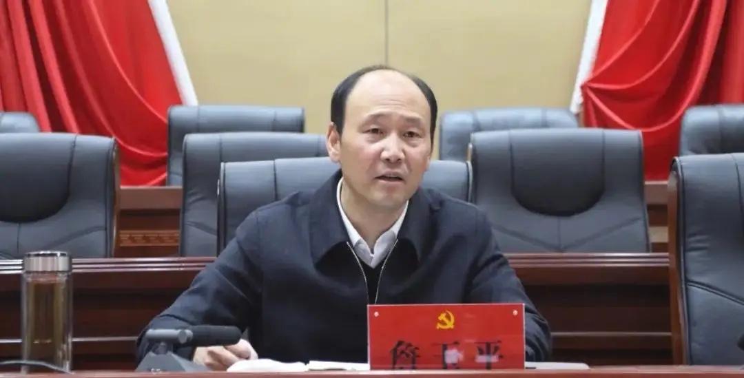 周末“三虎”落马：有人主动投案，有人1.5亿换无期刚过完周末，反腐战场就传来