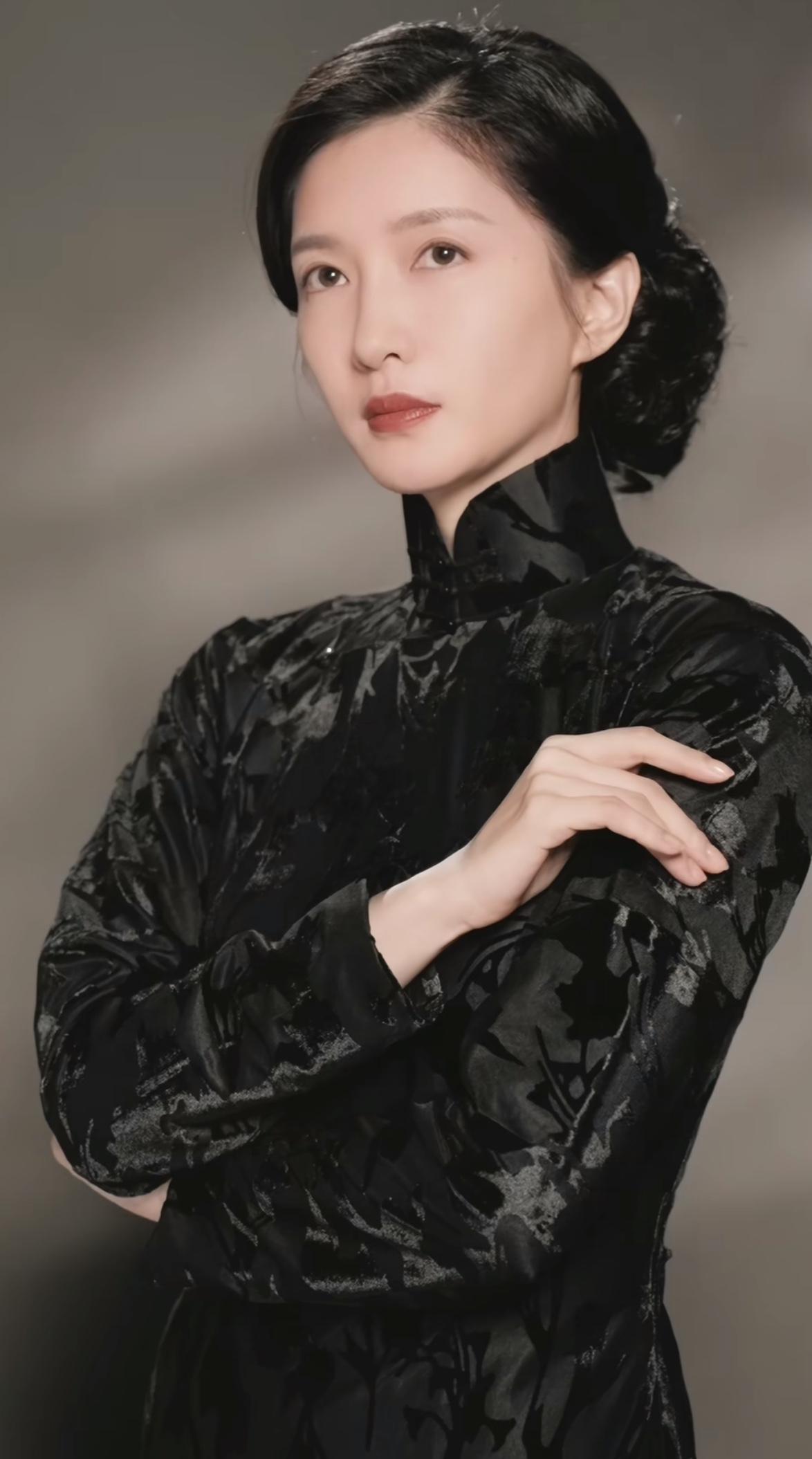 刚刚看完由古力娜扎、欧豪主演的年代谍战剧《醒来》第十一、十二集，陈开来（欧豪）继