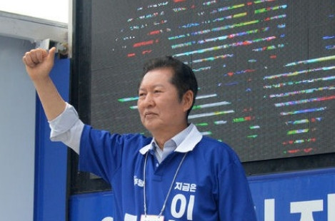 6月12日韩国共同民主党议员郑清来宣布辞去国会法制司法委员会主席职务，他称无重大
