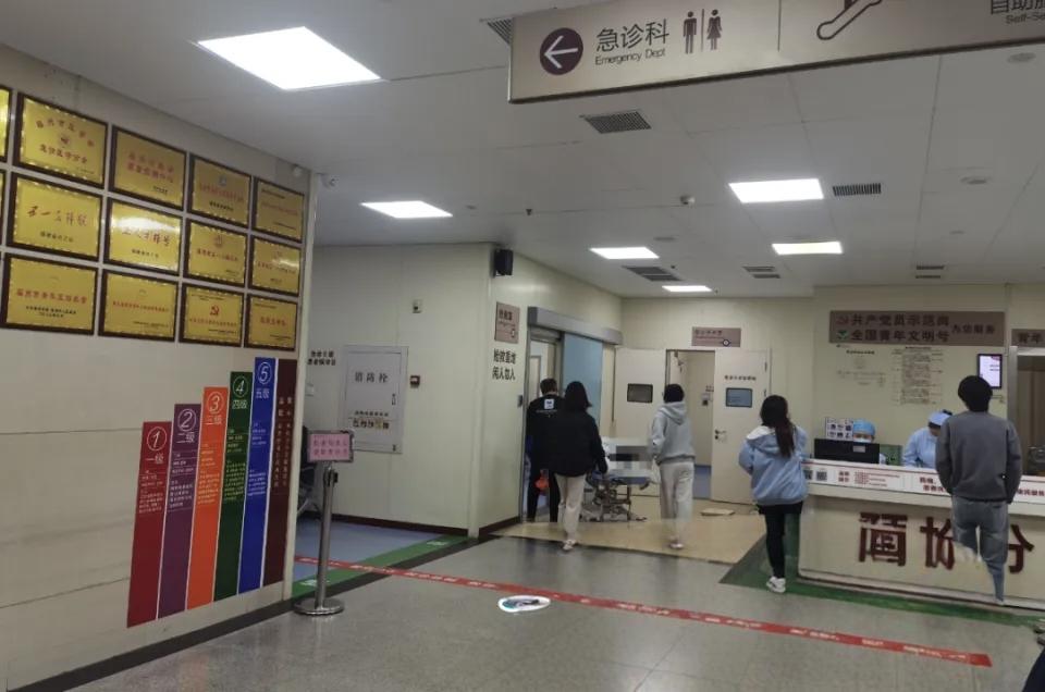 担心的事还是发生了！福州一27岁小伙，突然在家神志不清，呕吐，摔倒。被送到医院