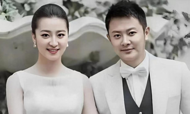 2014年，印小天向哈琳娜求了婚，哈琳娜说：“我是硕士学历，家族企业，愿意拿10