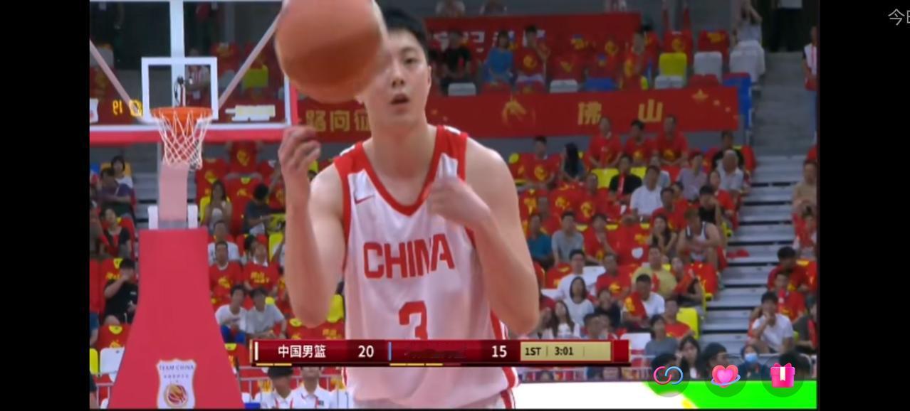 中国男篮今晚和乌拉圭的热身赛的第1节结束，中国队29:24领先5分。重返国家队