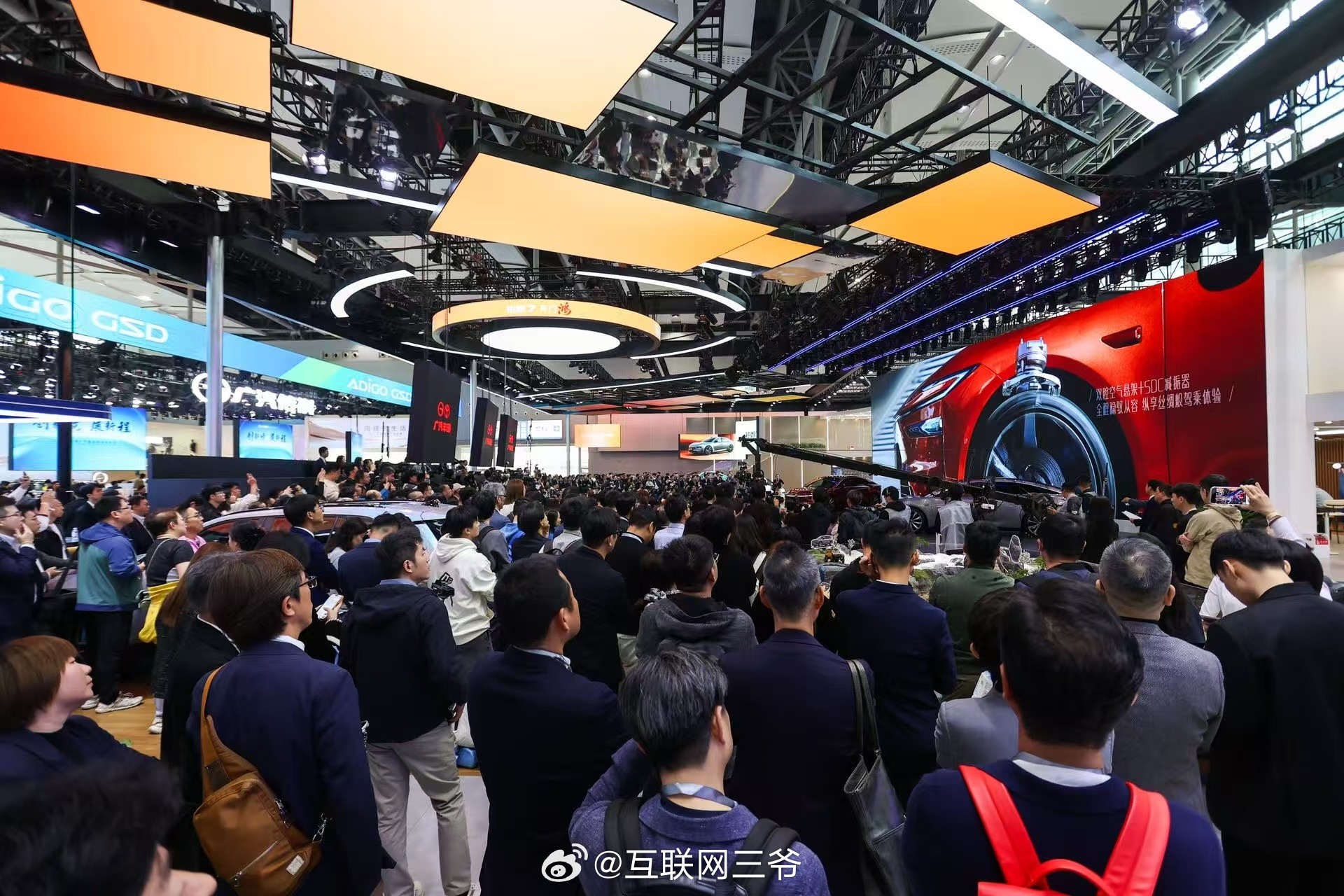 丰田铂智7在广州车展一亮相就引爆全场，展台火爆到限流，大佬们纷纷打卡体验。这车能