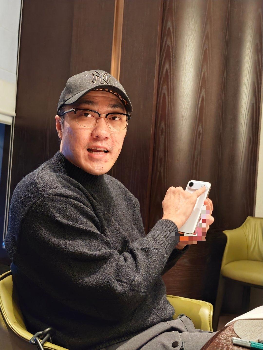 王自如把iPhoneAir弄成了透明版了！王自如作为早期的数码评测博主，