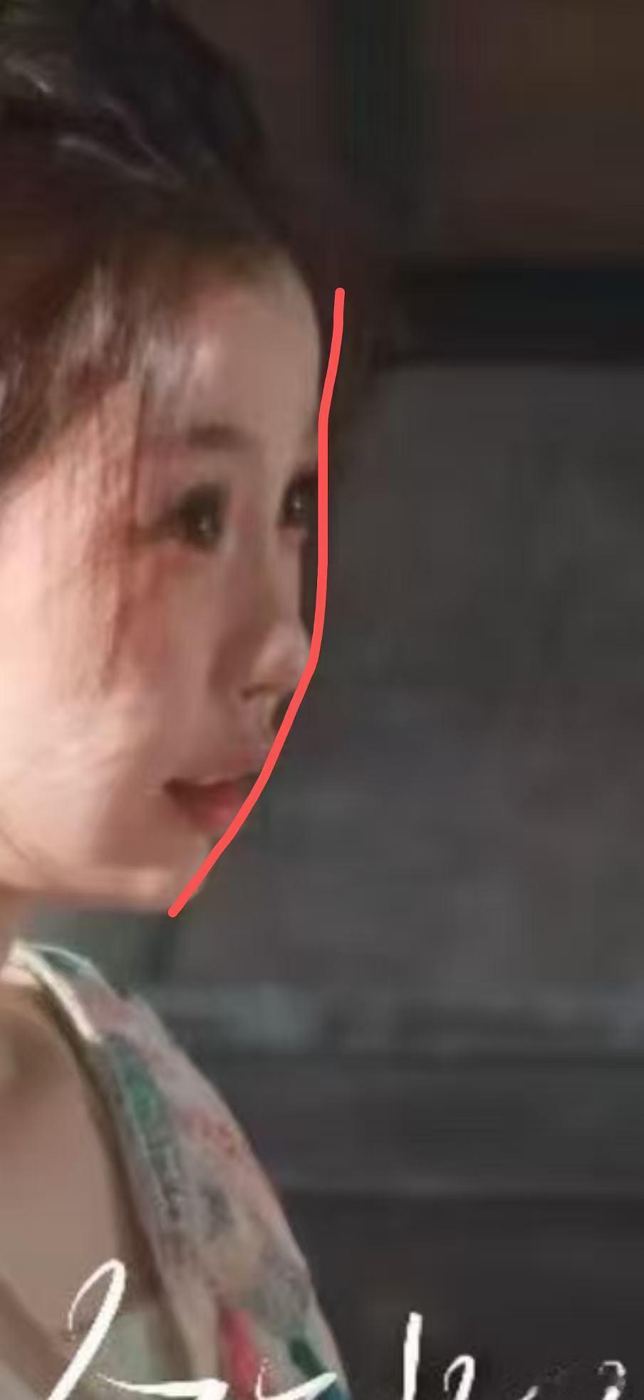 第一次见女明星有这种特别的面部结构[笑着哭]​