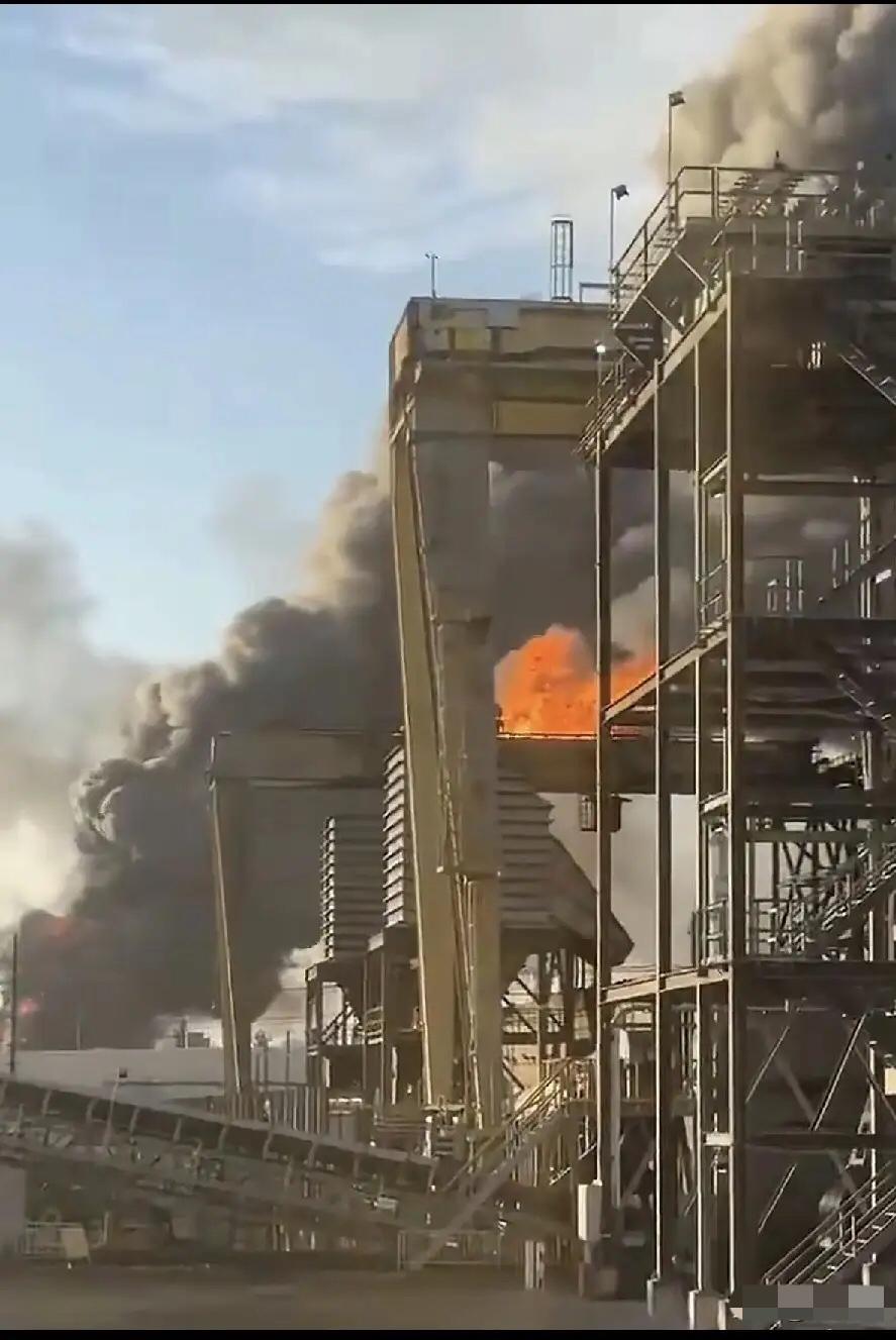 美得州炼油厂爆炸！炼厂专吃委内瑞拉原油！这事真不简单！3月23日，美国得州瓦莱罗