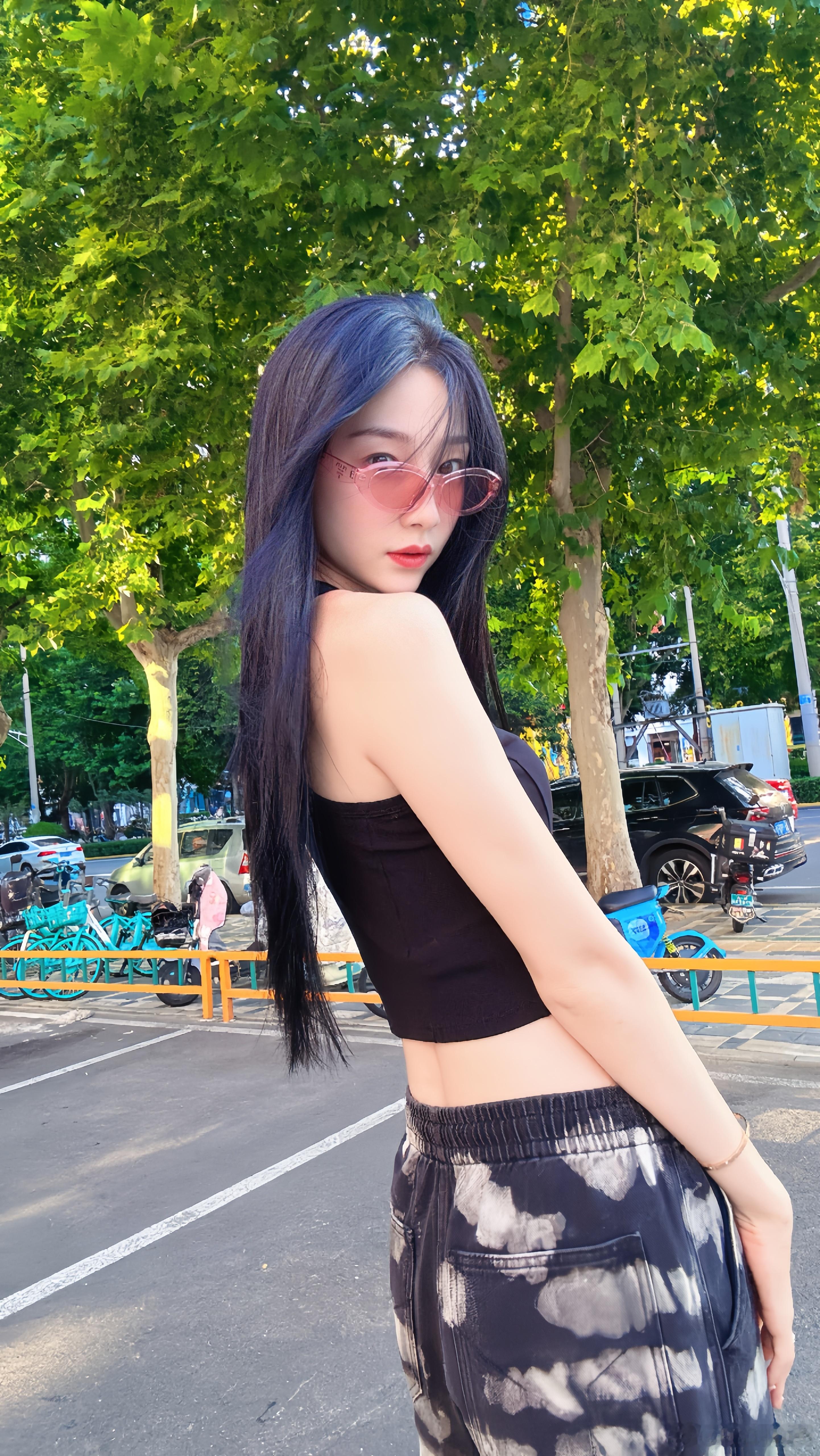 黑发回归，有点太黑了……胡麟鹏​​​