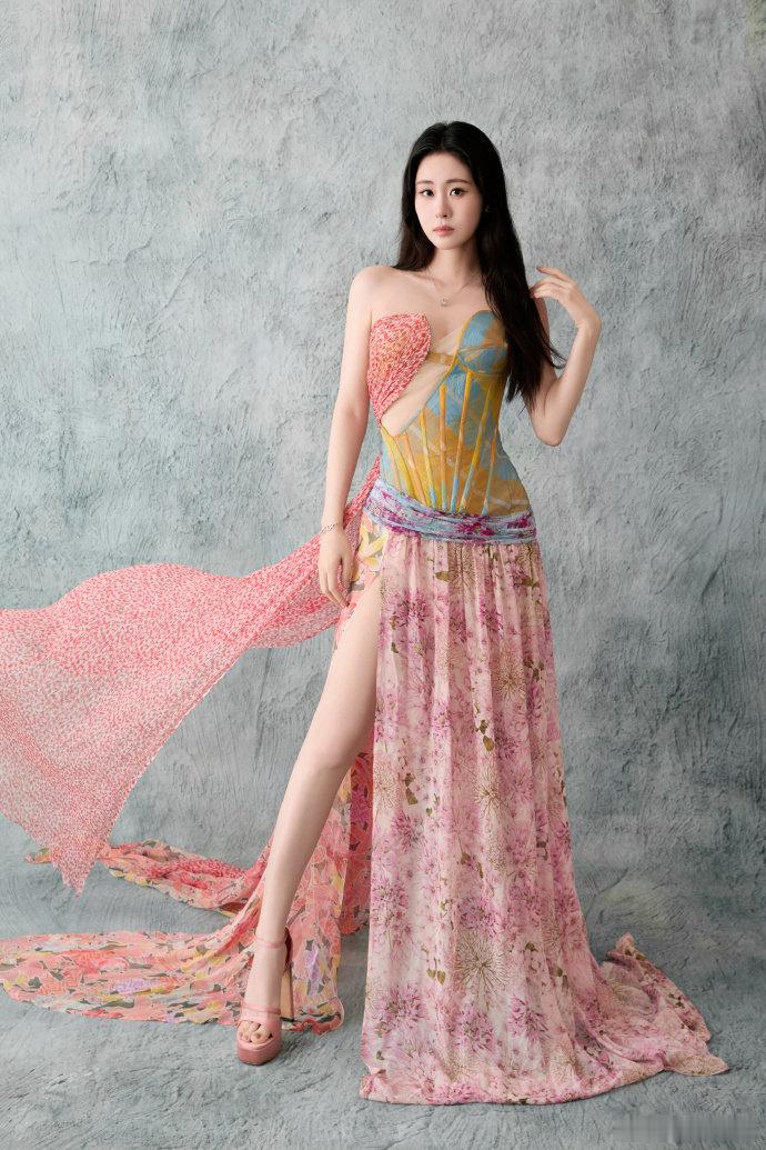 #张碧晨#这个张碧晨美神来的，简直红毯女帝💎💎💎​