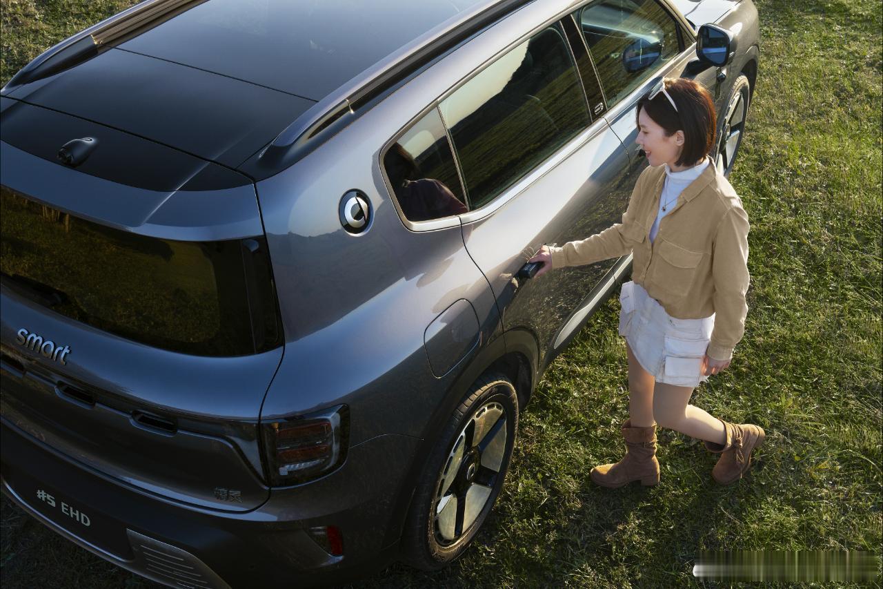 最近有幸试驾了smart精灵5号超级电混，真的是给我留下了深刻的印象！🤩首先说