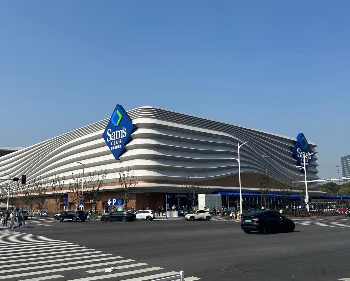 山姆多次被零售企业控诉永辉直接喊话山姆，称不要让供应商“二选一”。山姆特供的商品