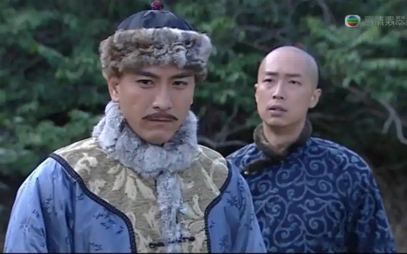 历史顺治十年，紫禁城的宫殿中，两个小孩站在顺治帝面前。顺治随口问道：“你们长大