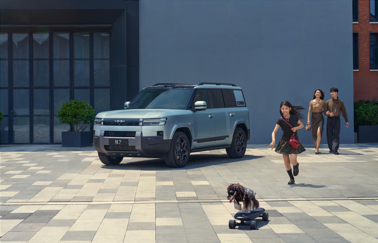 看到比亚迪的11月数据，得说这份成绩单含金量十足——比亚迪表现亮眼持续领跑，单月