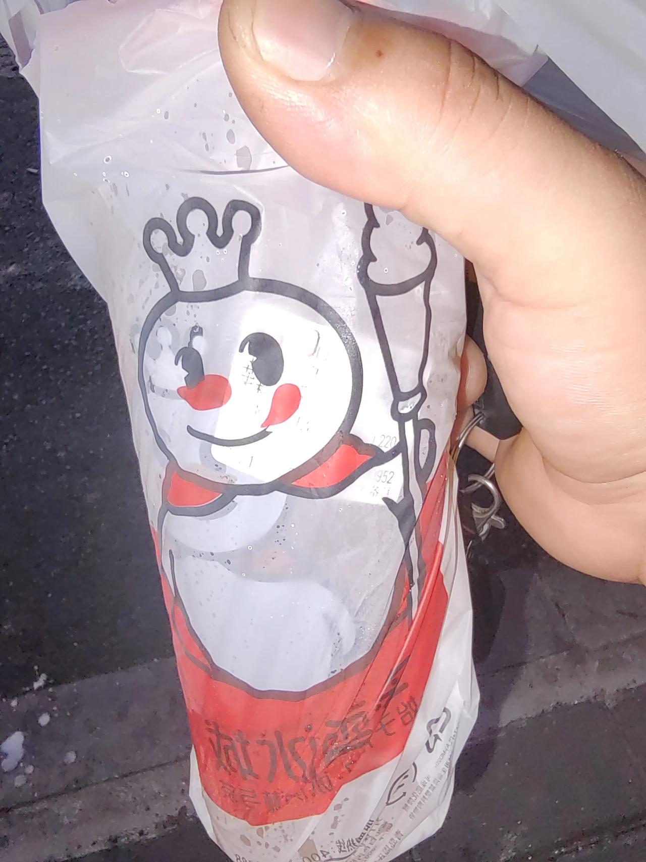 夏日生活打卡季炎炎夏日，来一杯冰爽的饮品，简直是解暑神器！