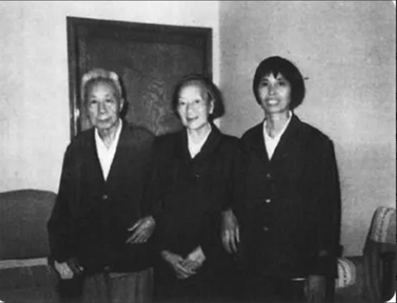 1938年，延安。中央秘书处处长王首道32岁，还是单身。有人给他介绍女大学生，可