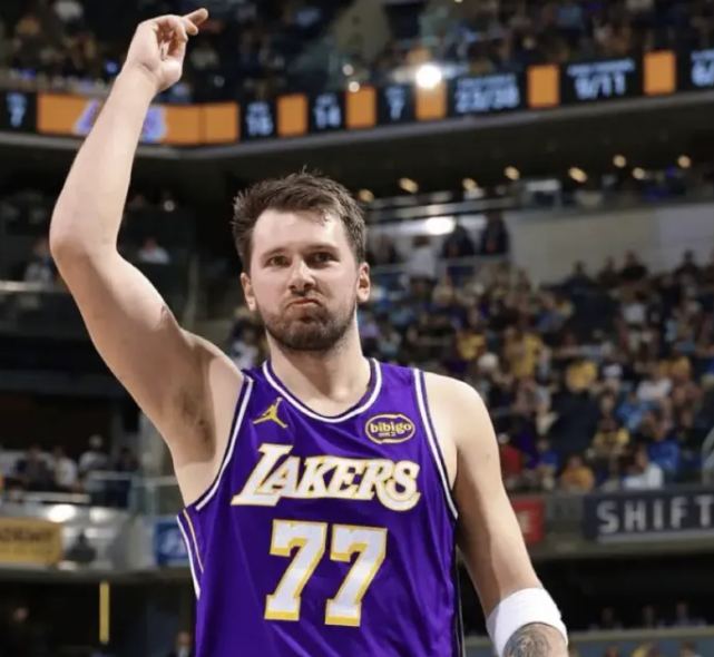 目前看，东77首轮复出可能性很大年轻且求战心切即使付出打火箭也是55开吧