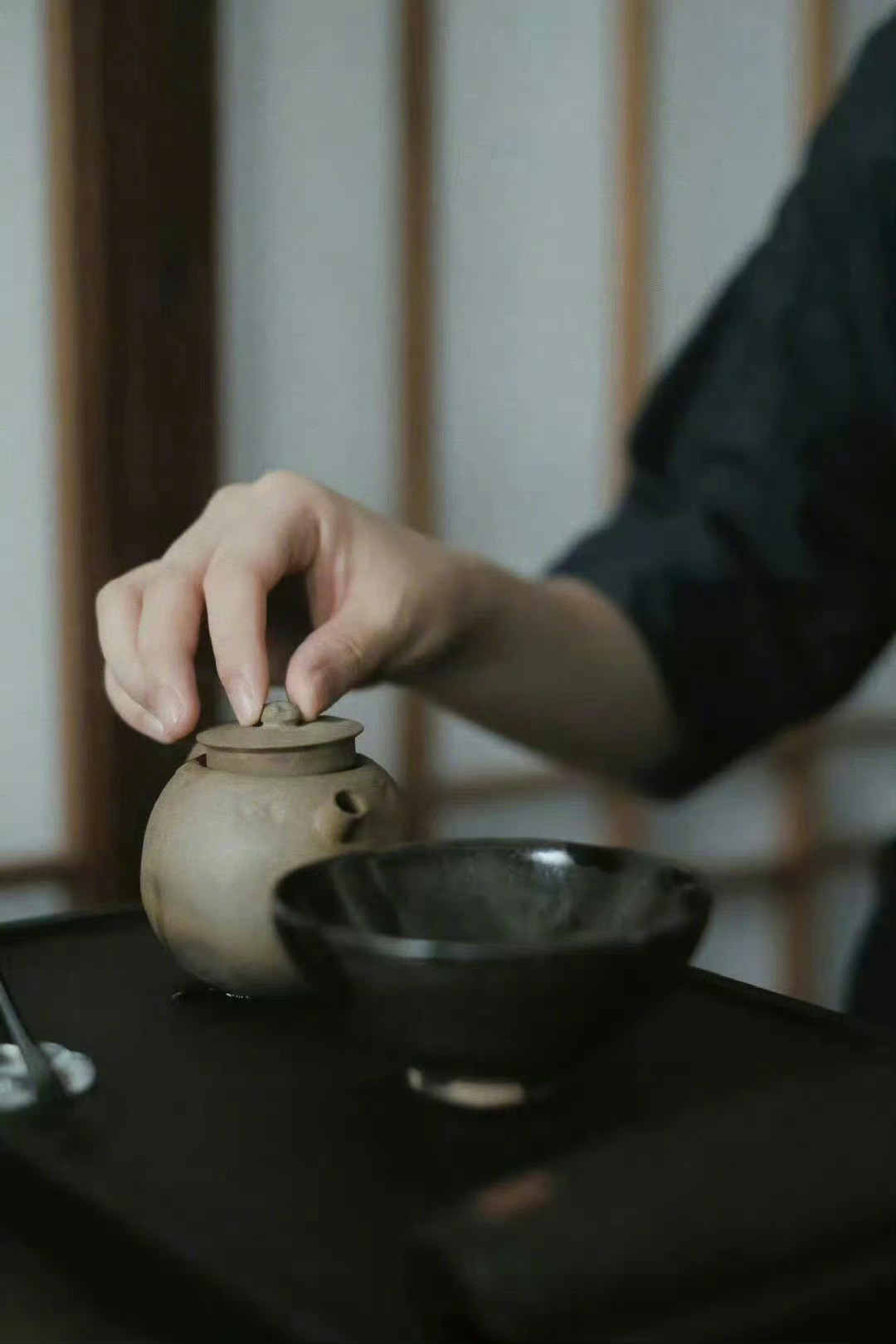 感知力越强的人，越能控制自己的行为，心灵也越是自由，行动也越具备创造力。这样的人