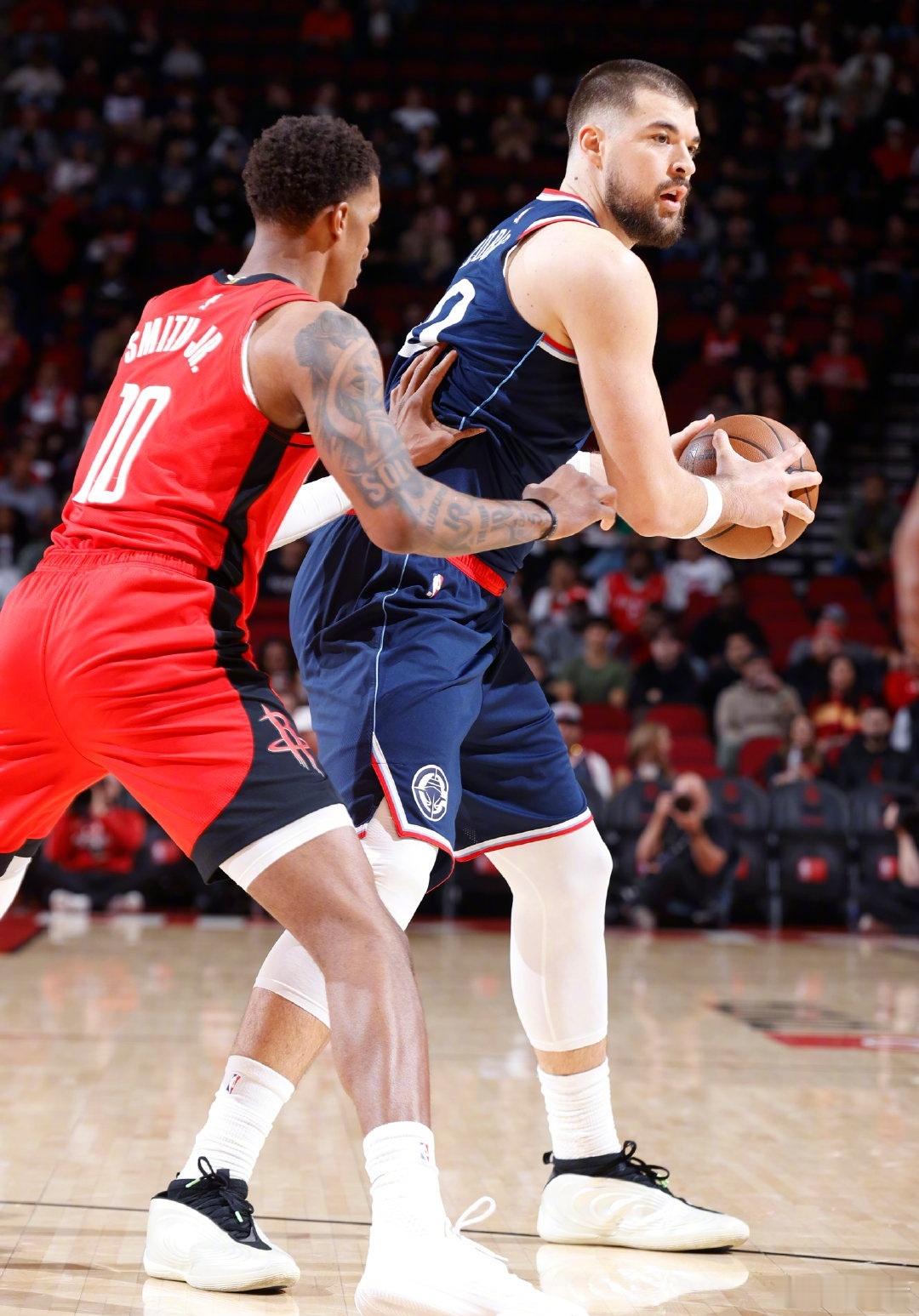 洛杉矶快船其实在讨论祖巴茨的问题上，我们要从更多细节上去考量，而不是简单的一句话