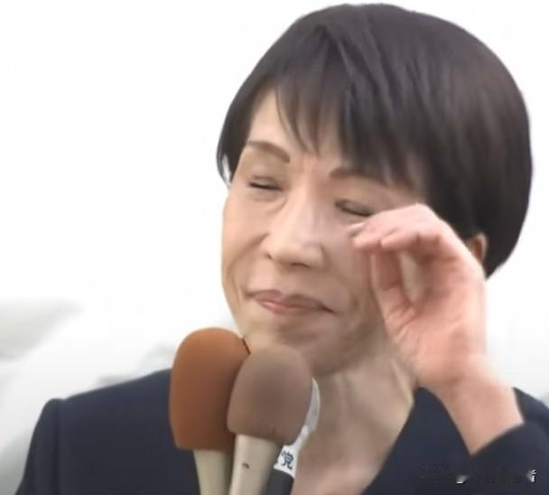 高市早苗为拉选票获得选民同情，边讲边哭，前后演得淋尽致。高市早苗这波为了拉选