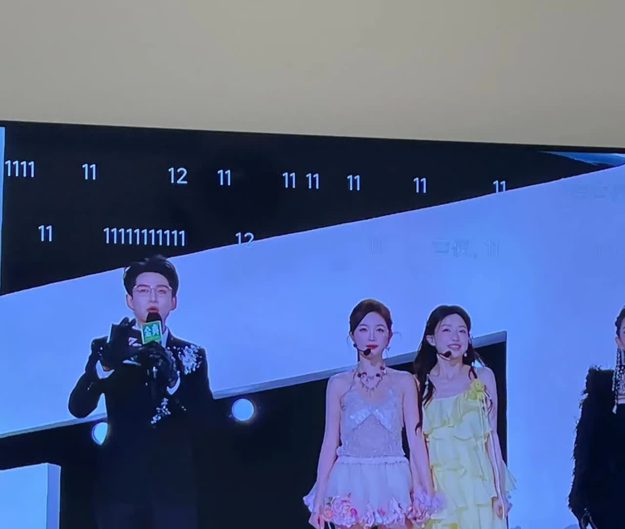 吴宣仪身材好好我记得我之前看创的时候都说吴宣仪是海南腿精哈哈哈哈，确实是身材