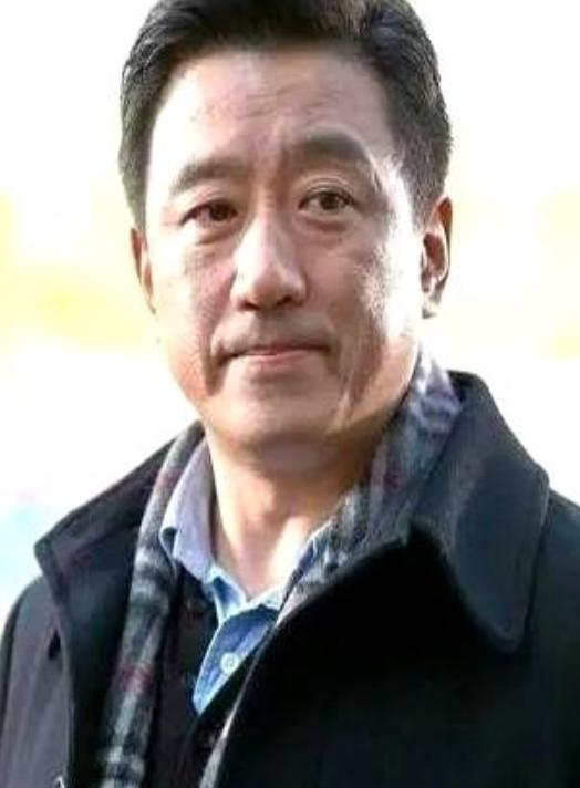 拍了70%的戏，男主角以为拿捏住了剧组，当场罢演要加钱。导演陈国军脸一沉：换人！