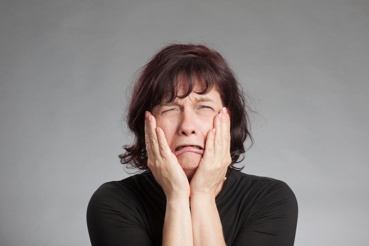 舔狗的男人女人天生真恶弱者，瞧不起软弱的老公，怎么看也不顺眼，后悔怎么找了一个