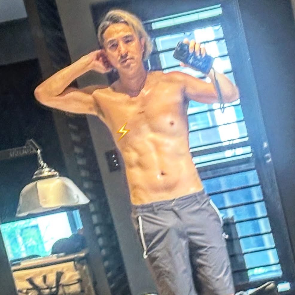 48岁王少伟秀身材照​​​