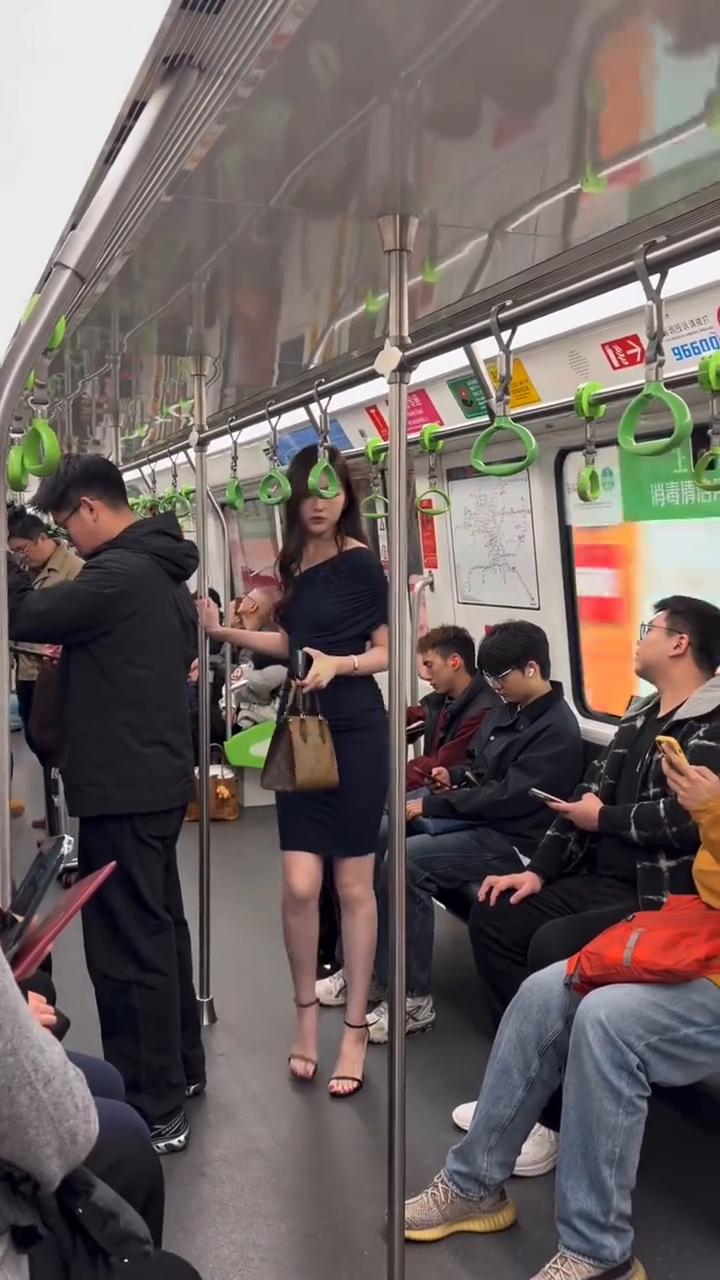 roaddoorswillopenontheleft。