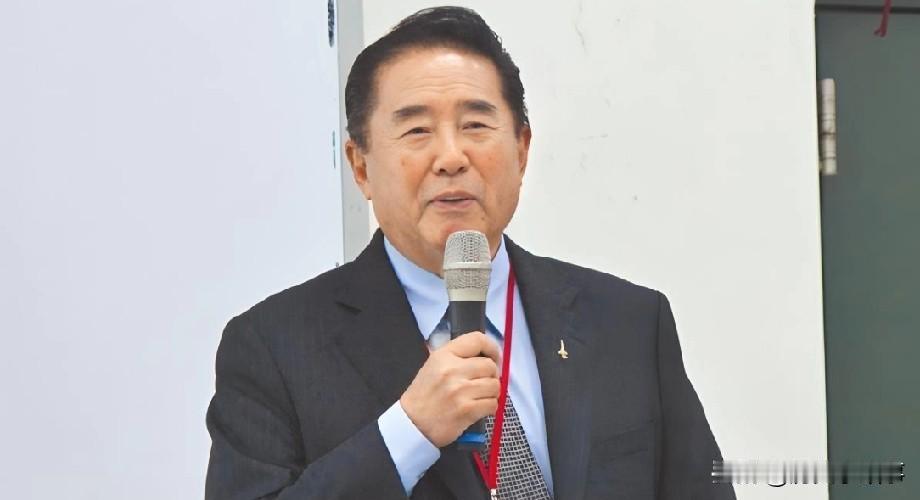 台湾首任军事大学校长，退役上将夏瀛洲说：当年佩洛西窜台，解放军趁势突破了海峡中线