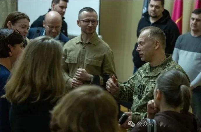 烽火问鼎计划12月10日，乌军总司令西尔斯基上将会见了乌克兰主要媒体的负责人和