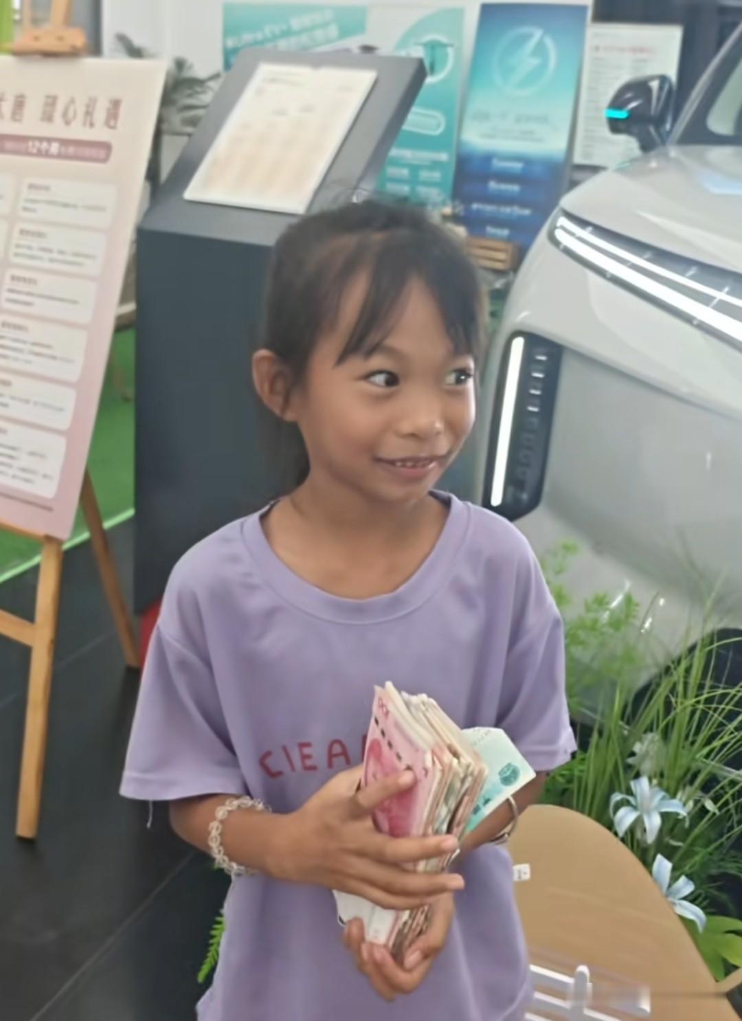 比亚迪的新能源汽车路人皆知，从上到下，从大到小，从老到幼。外观好看，内饰豪华。看