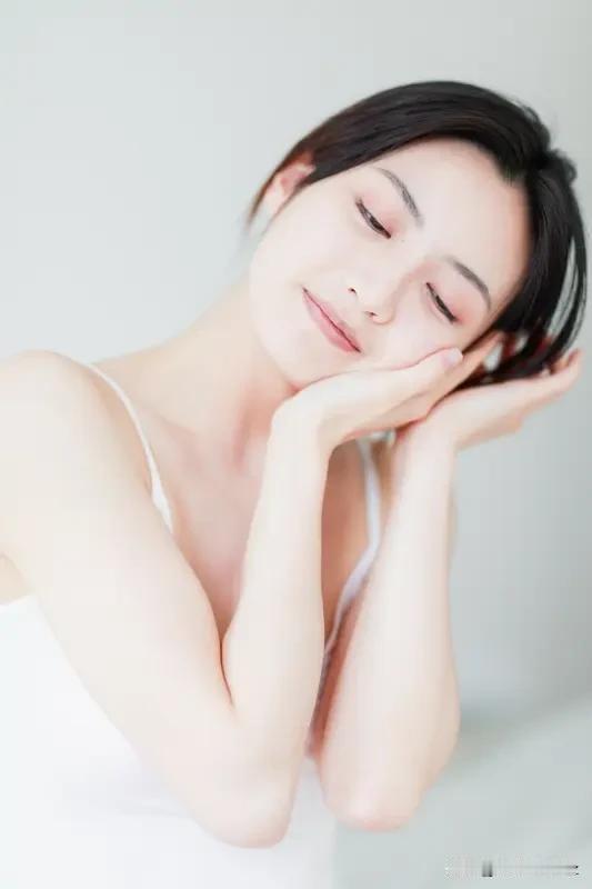 荷尔蒙旺盛的女性,都有哪些特点?对异性有吸引力，散发独特魅力。荷尔蒙旺盛的女性，