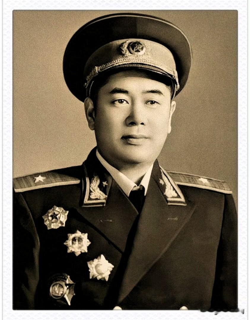 开国少将江拥辉，1917年生于江西瑞金，1991年2月13日病逝，最高职务为福州